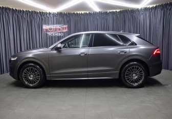 Подержанный автомобиль Audi Q8 2020 года (8 фото)