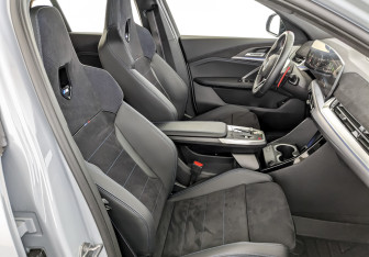 Подержанный автомобиль BMW X2 2024 года (25 фото)