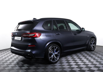 Подержанный автомобиль BMW X5 2022 года (5 фото)