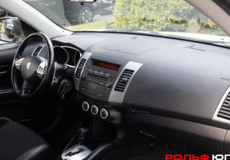Подержанный автомобиль Peugeot 4007 2008 года (7 фото)