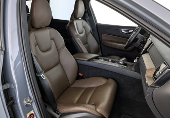 Подержанный автомобиль Volvo XC60 2021 года (23 фото)
