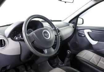 Подержанный автомобиль LADA (ВАЗ) Largus Wagon 2016 года (11 фото)