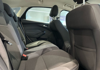 Подержанный автомобиль Ford Focus Hatchback 2014 года (14 фото)