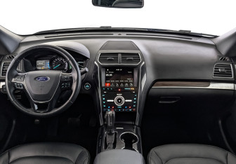 Подержанный автомобиль Ford Explorer 2019 года (14 фото)