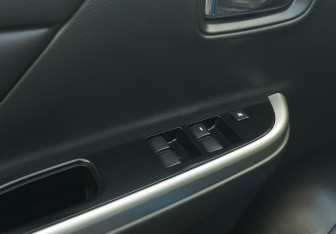 Подержанный автомобиль Mitsubishi L200 2023 года (12 фото)