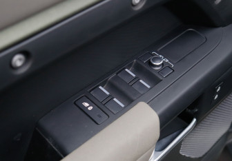 Подержанный автомобиль Land Rover Defender Suv 2022 года (18 фото)