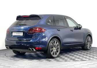 Подержанный автомобиль Porsche Cayenne 2012 года (5 фото)