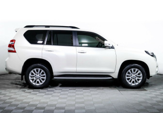 Подержанный автомобиль Toyota Land Cruiser Prado 2016 года (4 фото)
