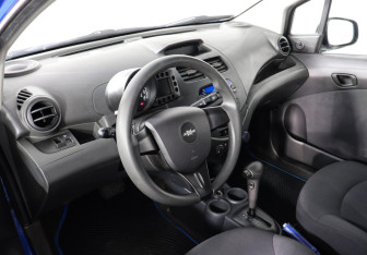 Подержанный автомобиль Chevrolet Spark 2012 года (7 фото)