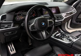 Подержанный автомобиль BMW X7 2020 года (19 фото)