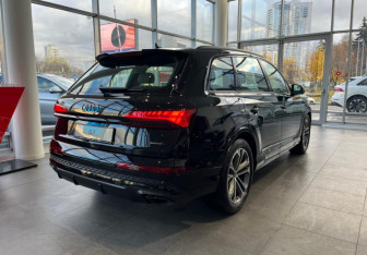 Новый Audi Q7 2025 (4 фото)