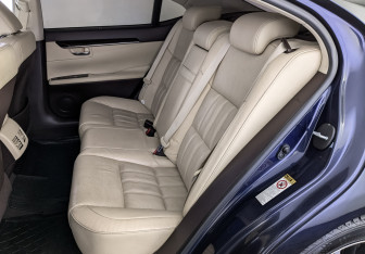 Подержанный автомобиль Lexus ES 2017 года (18 фото)
