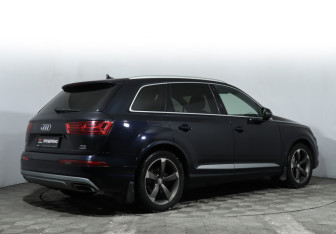 Подержанный автомобиль Audi Q7 2016 года (5 фото)