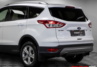 Подержанный автомобиль Ford Kuga 2014 года (20 фото)