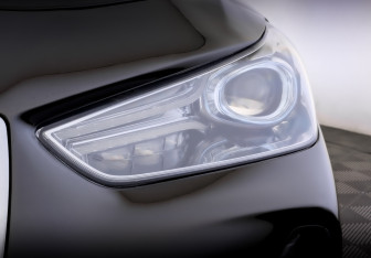 Подержанный автомобиль Genesis G70 2019 года (17 фото)