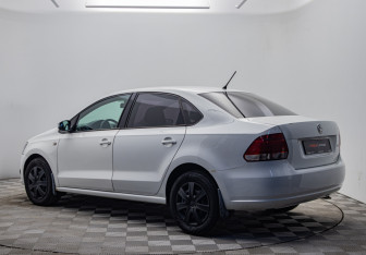 Подержанный автомобиль Volkswagen Polo Sedan 2014 года (3 фото)