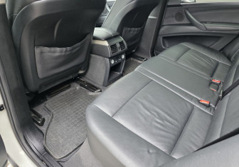 Подержанный автомобиль BMW X5 2011 года (10 фото)