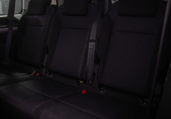 Подержанный автомобиль Peugeot Traveller 2018 года (10 фото)