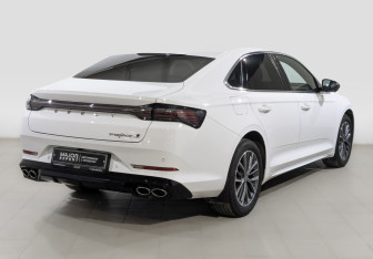 Подержанный автомобиль Geely Preface 2024 года (5 фото)