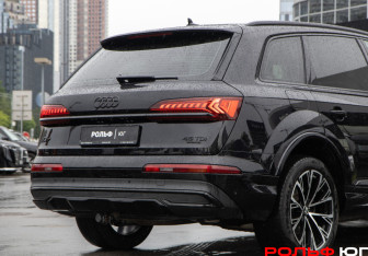 Подержанный автомобиль Audi Q7 2019 года (18 фото)