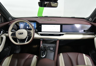 Подержанный автомобиль Geely Monjaro 2023 года (8 фото)
