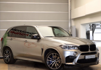 Подержанный автомобиль BMW X5 M 2015 года (8 фото)