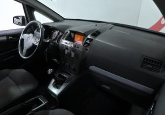 Подержанный автомобиль Opel Zafira Compactvan 2006 года (8 фото)