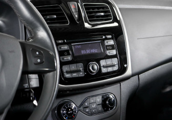 Подержанный автомобиль Renault Sandero 2016 года (11 фото)