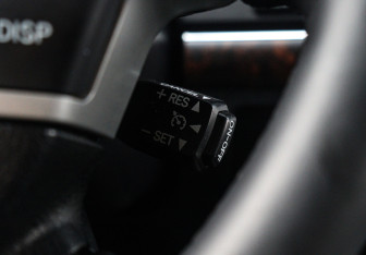 Подержанный автомобиль Toyota Land Cruiser Suv 2012 года (22 фото)