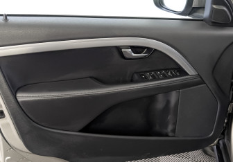 Подержанный автомобиль Volvo XC70 2014 года (19 фото)