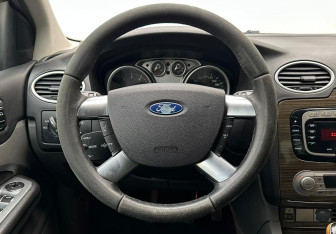 Подержанный автомобиль Ford Focus Sedan 2008 года (12 фото)