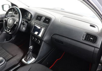 Подержанный автомобиль Volkswagen Polo Sedan 2015 года (6 фото)