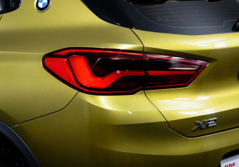Подержанный автомобиль BMW X2 2017 года (14 фото)