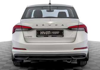 Подержанный автомобиль Skoda Rapid Liftback 2021 года (6 фото)