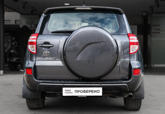 Подержанный автомобиль Toyota RAV4 2012 года (5 фото)