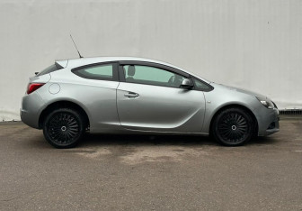 Подержанный автомобиль Opel Astra Hatchback 2012 года (4 фото)