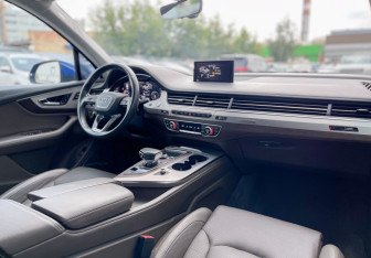 Подержанный автомобиль Audi Q7 2015 года (5 фото)