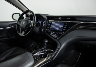 Подержанный автомобиль Toyota Camry Sedan 2018 года (9 фото)