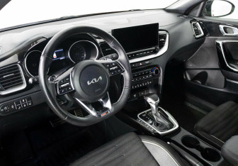 Подержанный автомобиль Kia Ceed Wagon 2021 года (7 фото)