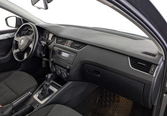 Подержанный автомобиль Skoda Octavia Liftback 2013 года (13 фото)