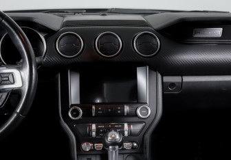 Подержанный автомобиль Ford Mustang Coupe 2021 года (13 фото)