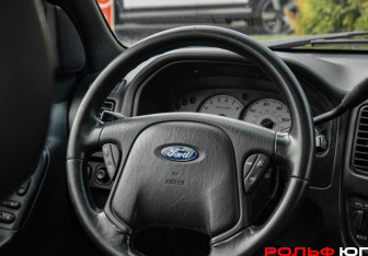 Подержанный автомобиль Ford Escape 2002 года (11 фото)