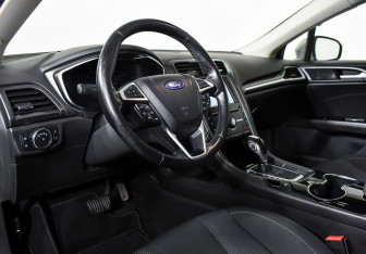 Подержанный автомобиль Ford Mondeo Sedan 2015 года (10 фото)