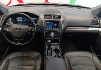 Подержанный автомобиль Ford Explorer 2018 года (12 фото)