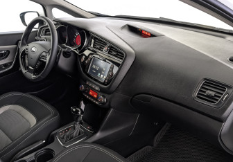Подержанный автомобиль Kia Ceed Wagon 2018 года (13 фото)