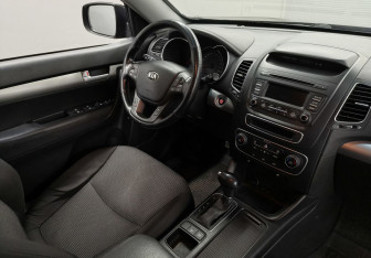 Подержанный автомобиль Kia Sorento 2014 года (11 фото)