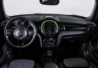 Подержанный автомобиль MINI Hatch 2020 года (17 фото)