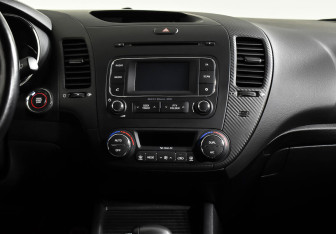 Подержанный автомобиль Kia Cerato Sedan 2015 года (13 фото)