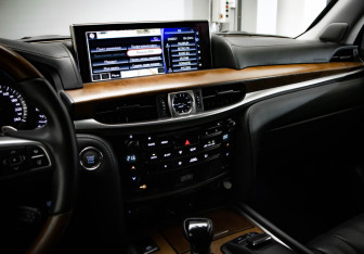 Подержанный автомобиль Lexus LX 2016 года (24 фото)