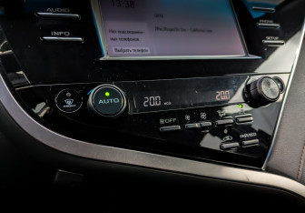 Подержанный автомобиль Toyota Camry Sedan 2018 года (24 фото)